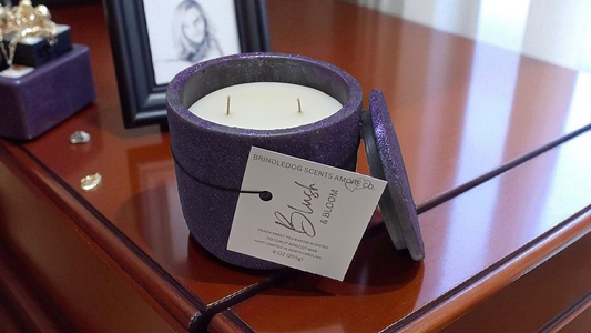 Blush & Bloom 9 oz Peach Sweet Pea & Musk Scented-Sparkle Series Cement Candle